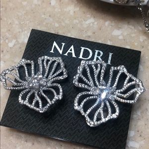 BNWT beautiful FLOWER CZ PIERCED EARRINGS NEW SPARKLY